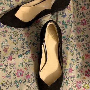 Black dress pumps